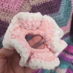 Pink/white Scrunchie